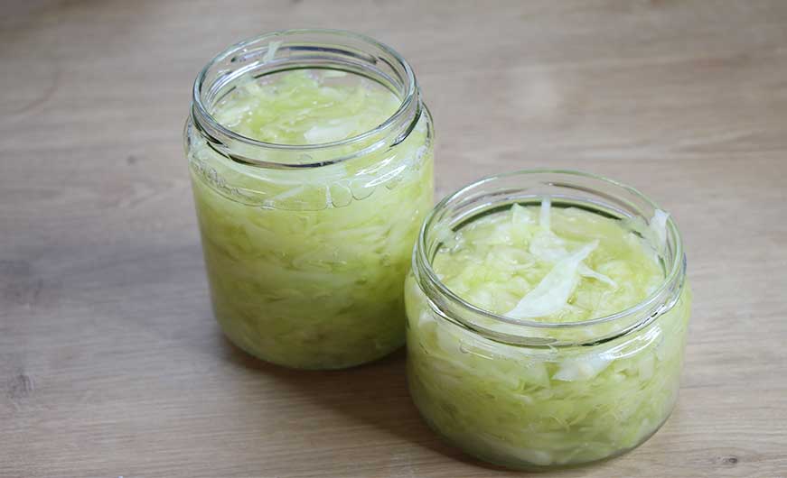 abgefülltes sauerkraut selbstgemacht in glas