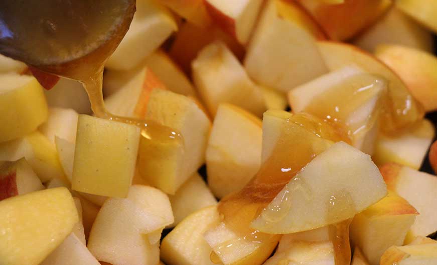 karamelisierte Apfelwürfel mit Honig